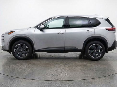 Used 2025 Nissan Rogue SV image 5