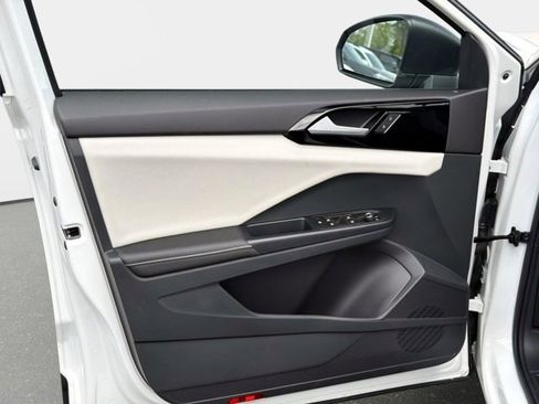 Certified 2025 Volkswagen Taos S FWD image 16