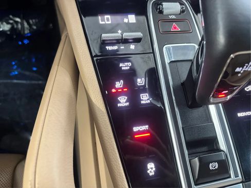 Used 2021 Porsche Cayenne AWD/4WD image 43