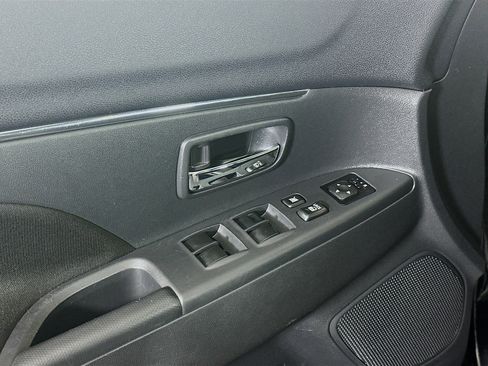 Used 2025 Mitsubishi Outlander Sport ES image 15