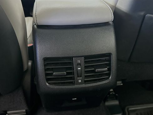 Used 2017 Lexus ES 300h w/ Luxury Package FWD image 28
