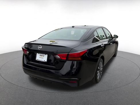 Used 2025 Nissan Altima 2.5 SV image 14