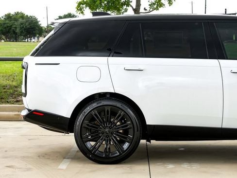 New 2026 Land Rover Range Rover Long Wheelbase SE AWD/4WD image 8