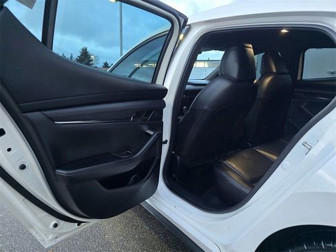 Used 2020 MAZDA MAZDA3 Premium image 15
