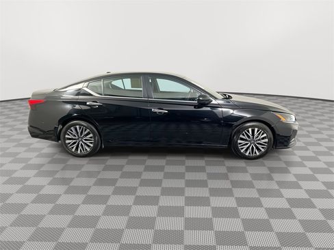 Used 2023 Nissan Altima 2.5 SV image 9