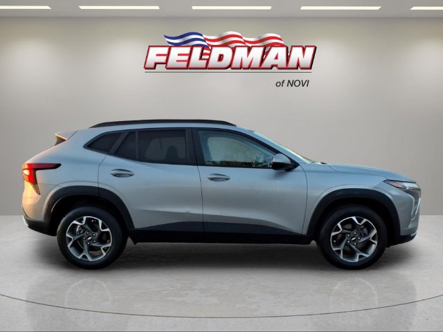 Used 2024 Chevrolet Trax LT w/ LT Convenience Package FWD image 6