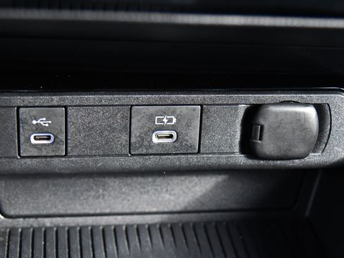 Used 2024 Toyota Prius LE image 24