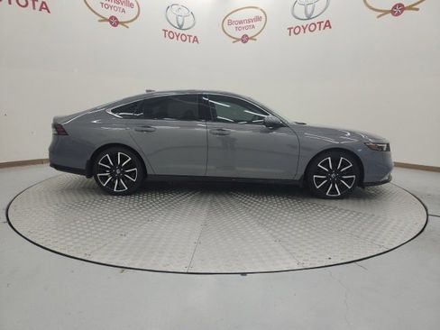 Used 2023 Honda Accord Touring image 3