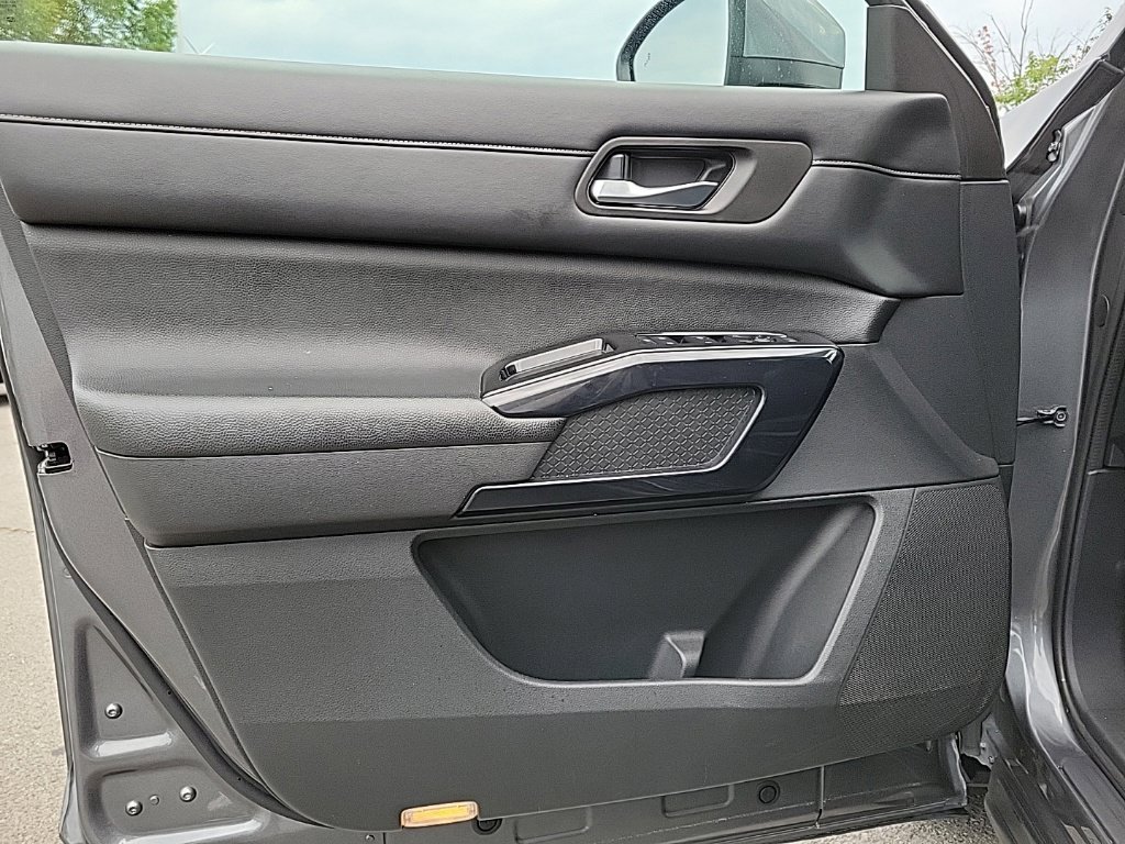Used 2022 Nissan Pathfinder SV AWD/4WD image 33