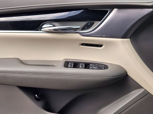 Used 2025 Cadillac XT6 Premium Luxury w/ Technology Package image 24