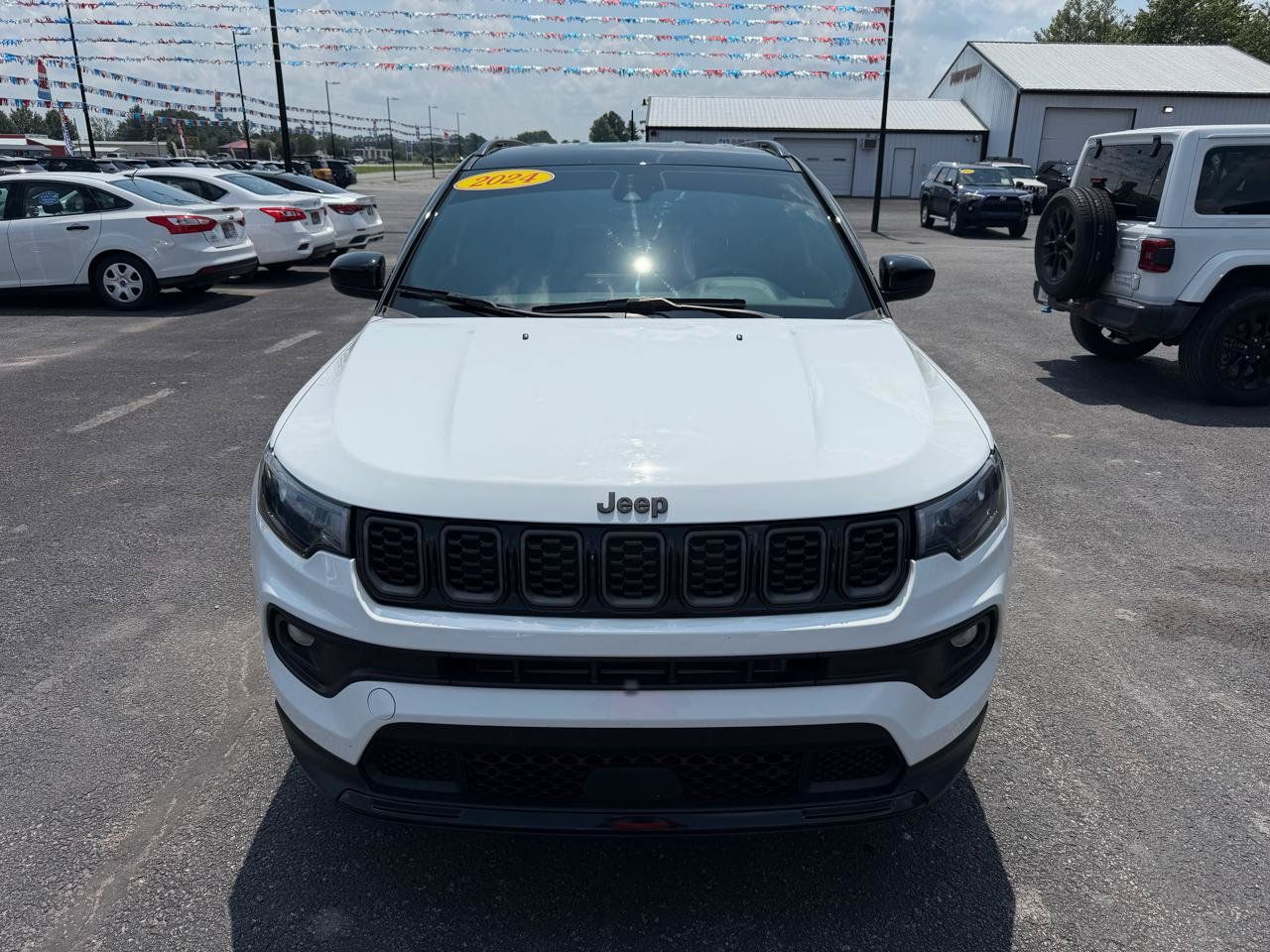 Used 2024 Jeep Compass Latitude w/ Convenience Group AWD/4WD image 11