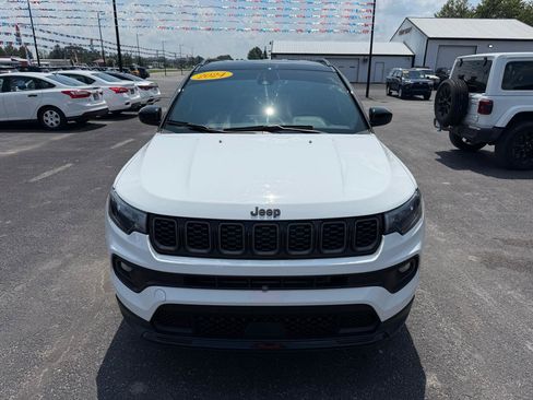 Used 2024 Jeep Compass Latitude w/ Convenience Group AWD/4WD image 11