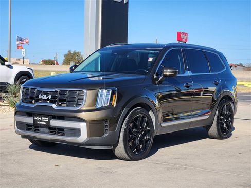 Used 2023 Kia Telluride S w/ S Sunroof Package image 3