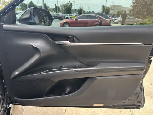 Used 2018 Toyota Camry SE w/ Convenience Package FWD image 25