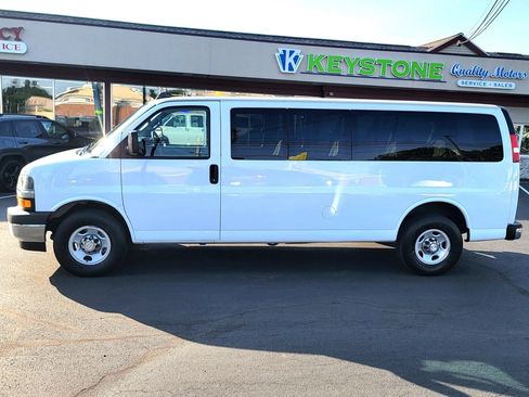Used 2020 Chevrolet Express 3500 LT w/ LT Preferred Equipment Group RWD image 8