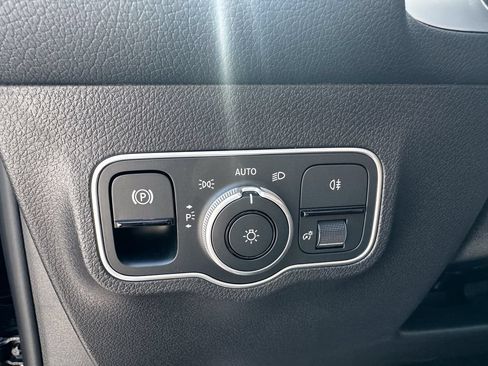 Certified 2025 Mercedes-Benz GLB 250 image 35