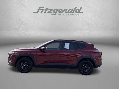 Used 2025 Chevrolet Trax LT image 3