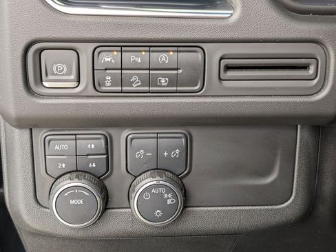 Used 2023 Chevrolet Suburban Z71 w/ Luxury Package image 20