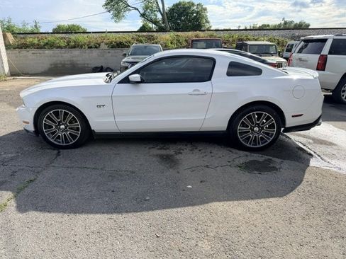 Used 2010 Ford Mustang GT RWD image 8