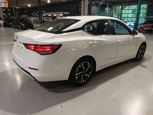 Used 2025 Nissan Sentra SV FWD image 9