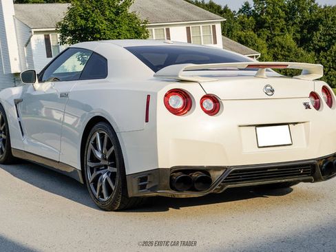 Used 2016 Nissan GT-R Premium AWD/4WD image 6