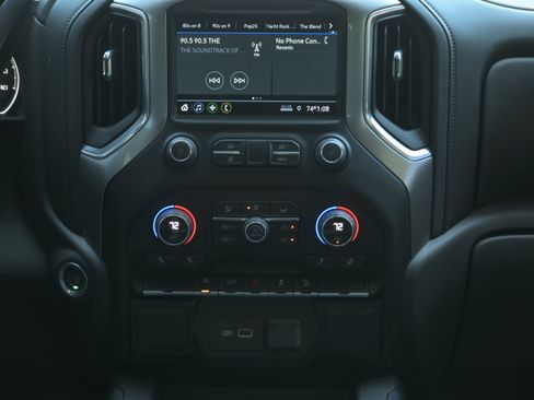 Used 2022 Chevrolet Silverado 1500 RST image 13