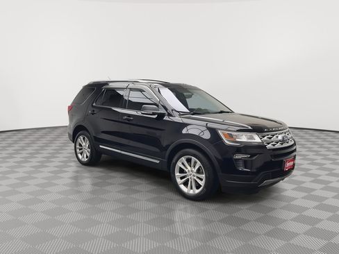Used 2019 Ford Explorer XLT w/ Equipment Group 202A AWD/4WD image 37