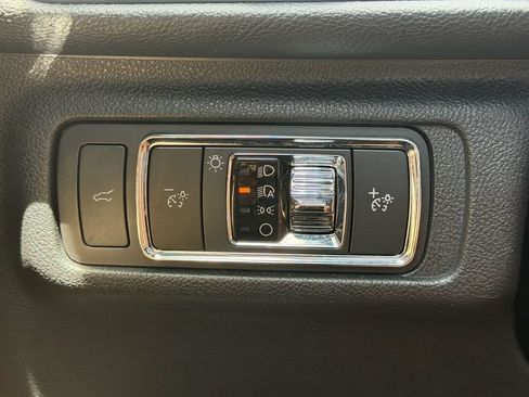 Used 2022 Lincoln Corsair Reserve w/ Luxury Package FWD image 33