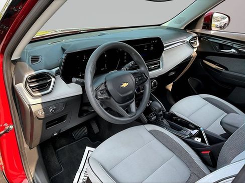 Used 2024 Chevrolet TrailBlazer LT FWD image 16