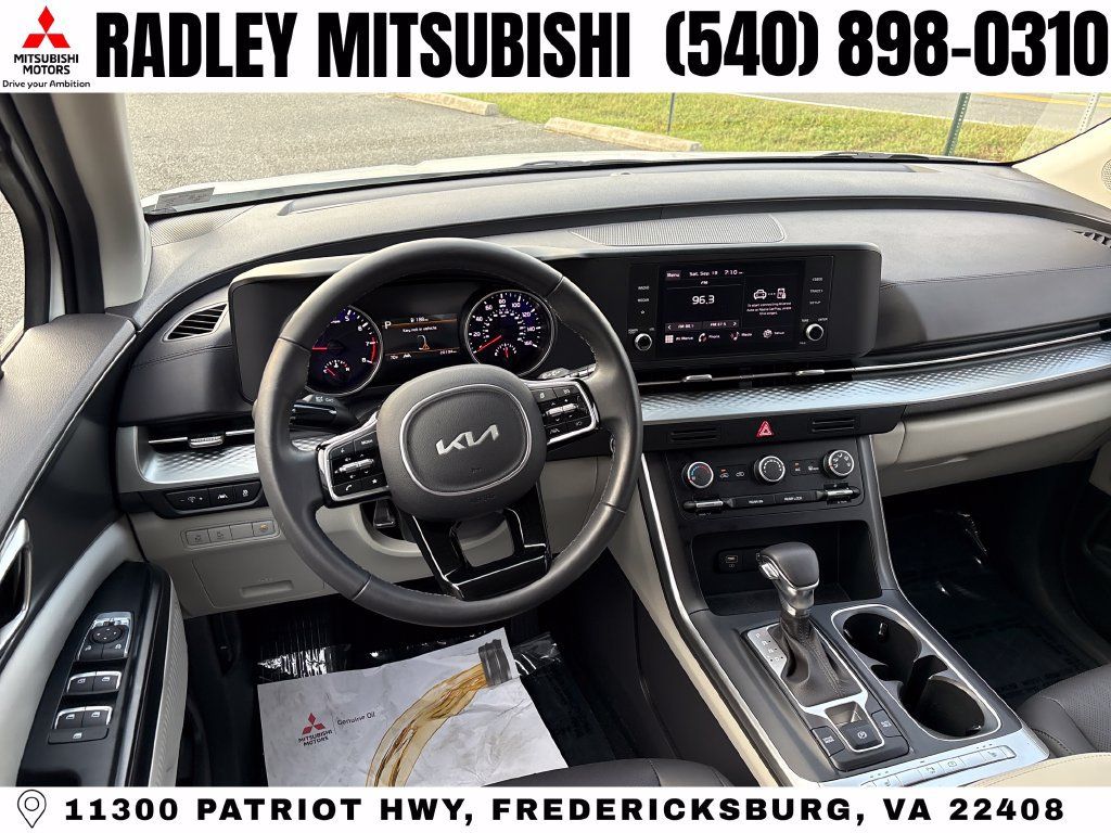 Used 2023 Kia Carnival LX FWD image 13