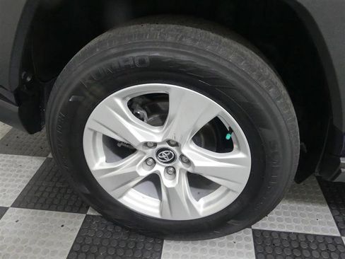 Used 2020 Toyota RAV4 XLE w/ Convenience Package AWD/4WD image 17