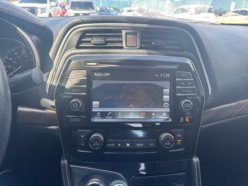 Used 2017 Nissan Maxima Platinum w/ Interior Lighting Package image 19
