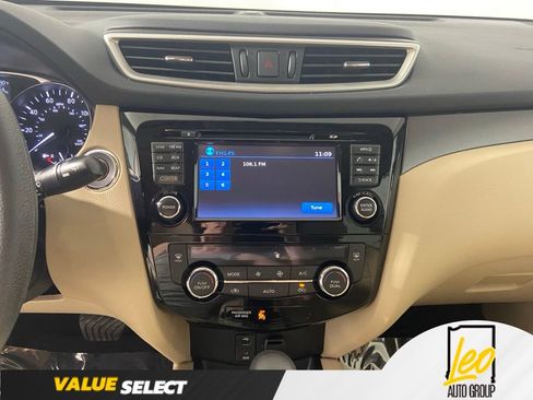 Used 2016 Nissan Rogue SV w/ SV Premium Package AWD/4WD image 14