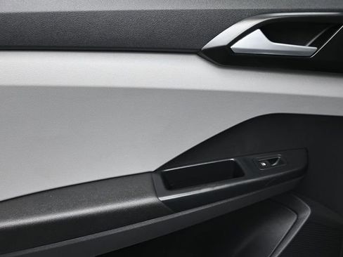 Used 2022 Volkswagen Taos SE w/ Panoramic Sunroof Package image 15