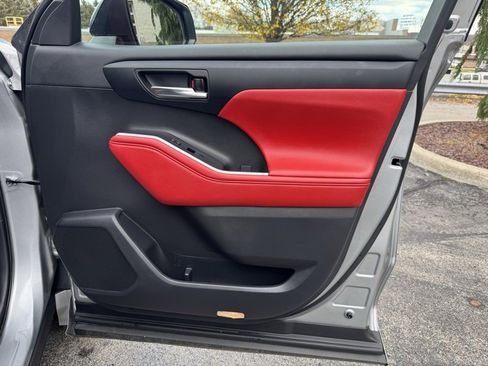 Certified 2023 Toyota Highlander XSE image 43