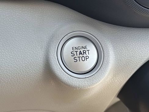 Used 2020 Hyundai Venue FWD image 27