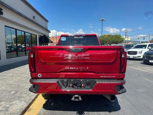 Used 2024 GMC Sierra 3500 Denali image 8