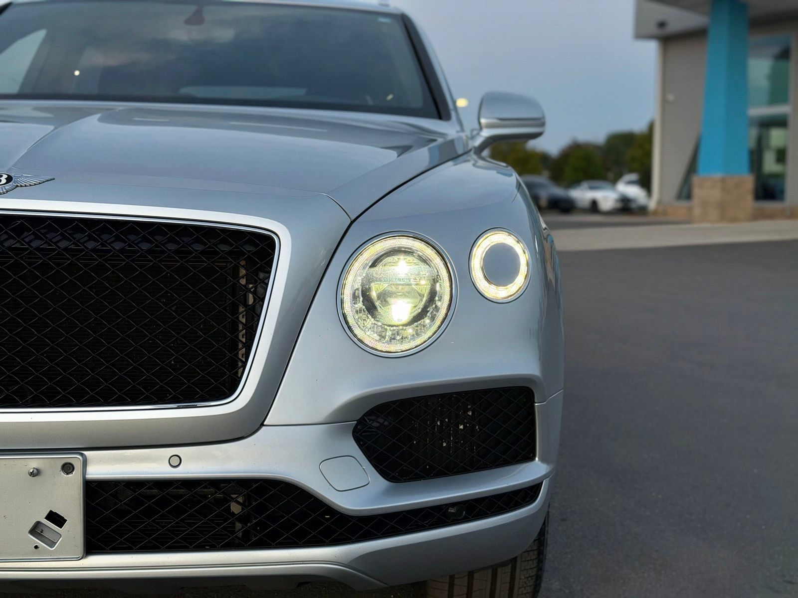 Used 2019 Bentley Bentayga AWD/4WD image 3