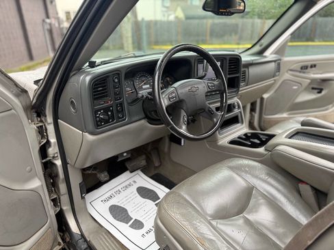 Used 2005 Chevrolet Avalanche 2500 w/ Preferred Equipment Group image 33