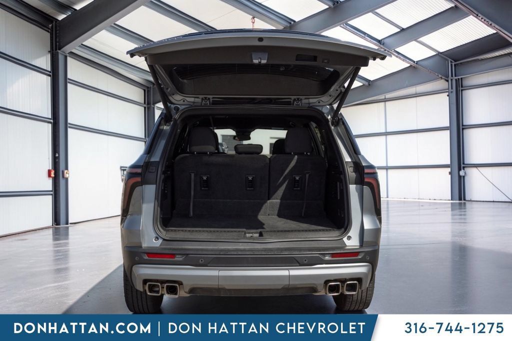 Used 2024 Chevrolet Traverse LT FWD image 25