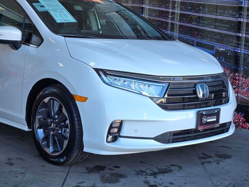 Used 2022 Honda Odyssey Elite image 2