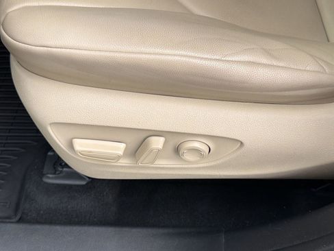 Used 2021 Toyota Highlander XLE FWD image 14