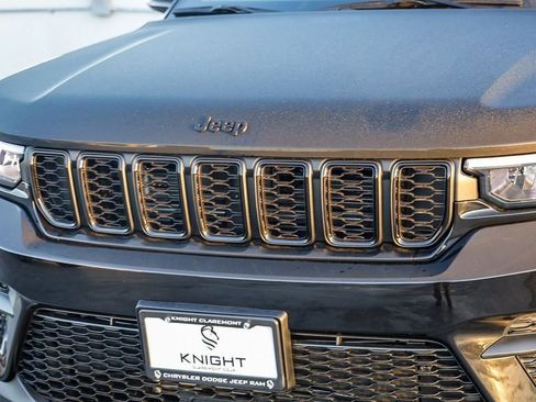 New 2025 Jeep Grand Cherokee Altitude image 33