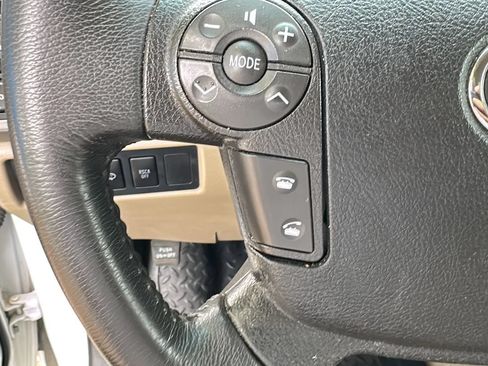 Used 2011 Toyota Sequoia SR5 AWD/4WD image 33