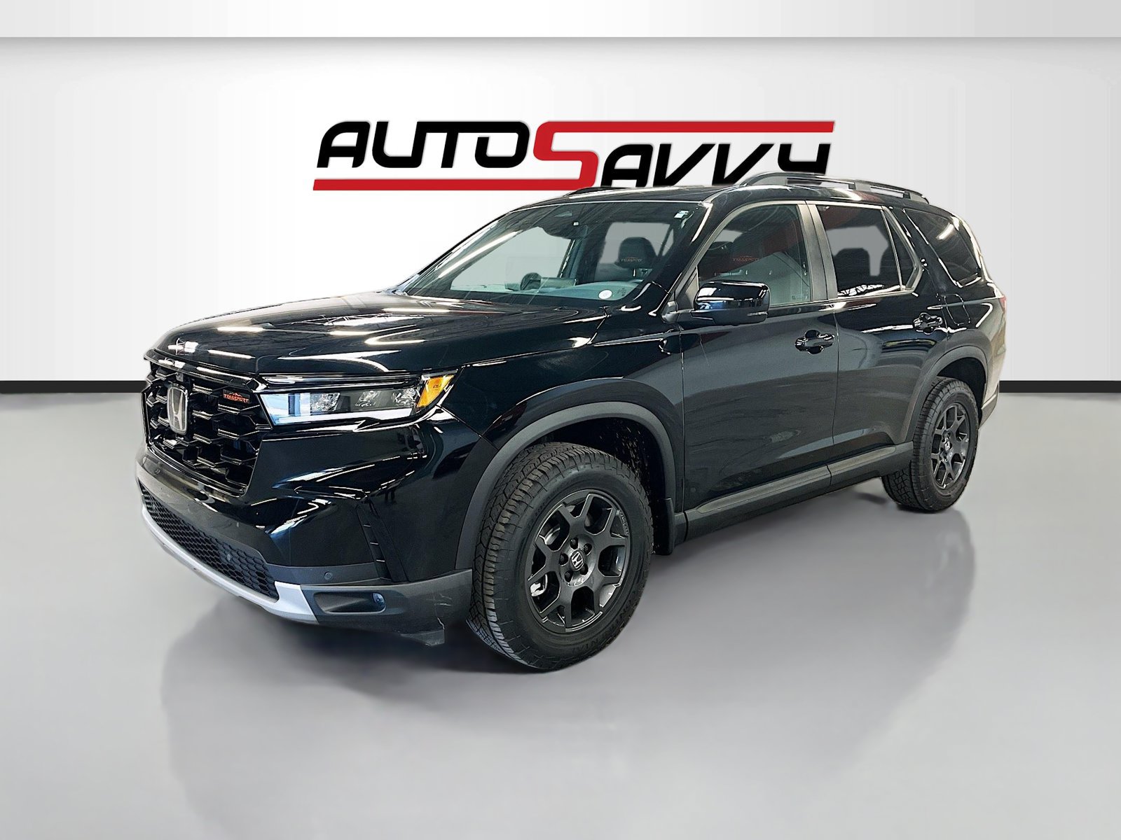 Used 2025 Honda Pilot TrailSport image 3