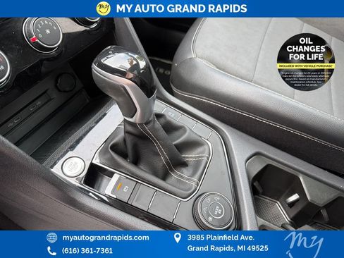 Used 2023 Volkswagen Taos SE w/ Panoramic Sunroof Package AWD/4WD image 26