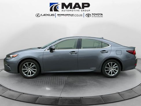 Used 2016 Lexus ES 300h w/ Luxury Package w/Wood Trim FWD image 2