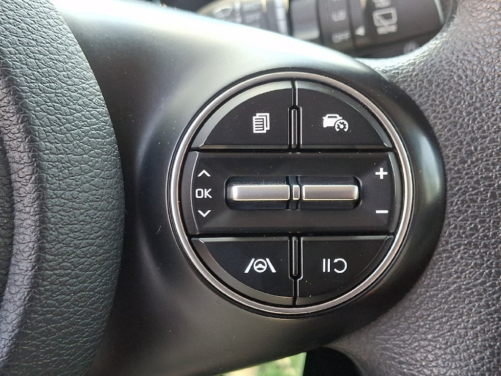 Used 2023 Kia Soul LX w/ LX Technology Package FWD image 21