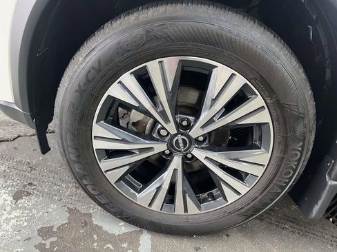 Used 2023 Nissan Rogue SV image 10