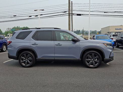 Certified 2025 Honda Pilot Sport image 8